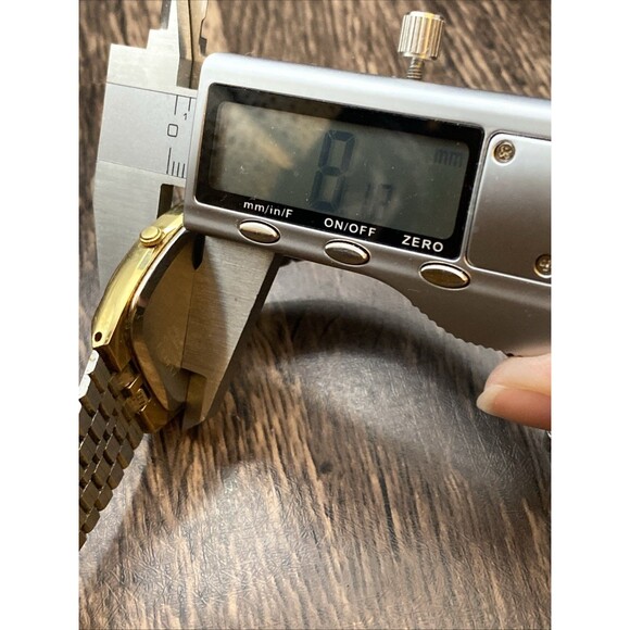 Vintage Men’s Seiko Gold Tone Slim Square Quartz Watch - Picture 11 of 12